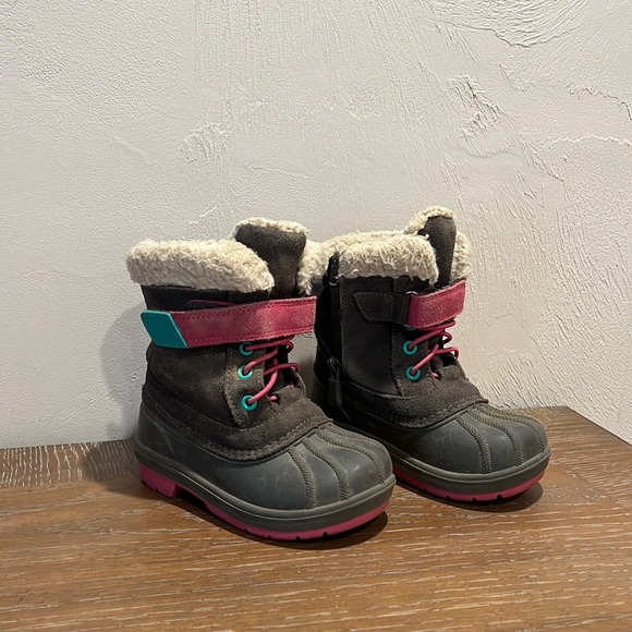 Snow boots - Picture 1 of 1